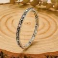 Bracelet extensible argenté style vintage bohème avec détails sculptés et strass. - Style Strass Multicolore Argent (B23-274)