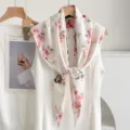 Sciarpa triangolare floreale bianca stile coreano, elegante scialle leggero donna primavera. - Bianco avorio