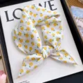 Pequeño pañuelo cuadrado de algodón y lino blanco con estampado floral amarillo para mujer moda. - Flor Amarilla Pequeña Beige