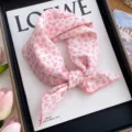 Petit foulard carre en coton et lin a fleurs roses pour femme printemps ete decoration photo. - Petite Fleur de Pêcher Rose