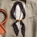 Pañuelo seda negro lunares cuentas madera cinta retro bufanda cuello elegante accesorio - Lunares Pequeños Café