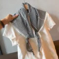 Elegante bufanda triangular a rayas en blanco y negro, pañuelo de verano para mujer. - Rayas Diagonales Blanco