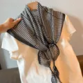 Pañuelo triangular de rayas blancas y negras para mujer, bufanda de verano ligera y elegante. - Raya Diagonal Negro
