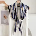 Elegante sciarpa triangolare con stampa astratta foulard leggero per le donne chic - Blu Beige