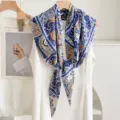 Elegante foulard in seta con stampa cachemire blu, foulard triangolare leggero per donna. - grigio-blu