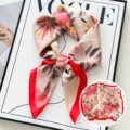 Foulard de soie floral tendance pour femmes carre de 70cm elegant foulard rouge pour cheveux - Bambou Pêche Rose Rouge