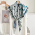 Sciarpa in seta con motivi blu e bianchi elegante scialle triangolare vintage da donna moda quotidiana - bianco-blu