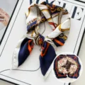 Foulard en soie femme carré tour de cou 70cm mode impression luxueuse élégant châle chic - Chaîne Bleu Marine