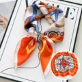 Carre de soie orange 70cm imprime geometrique foulard carre mode elegant pour femme. - Chaîne Orange