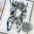 Foulard en soie floral mode femme élégant petit carré tour de cou 70cm foulard bleu fleuri - Paon Bleu et Blanc