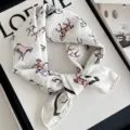 Petit foulard carré blanc en coton et lin avec imprimé cheval élégant accessoire - Cheval de Guerre Britannique Blanc