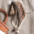 Sciarpa quadrata retro marrone in cotone lino donna elegante foulard con nappe sfiziose. - Fazzoletto / Argyle