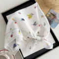Petit foulard carré en coton et lin blanc pour femme printemps été mode accessoire. - Fruits d'Été Beige Blanc