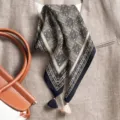 Foulard carre imprime geometrique vintage elegant avec franges pour femme automne style - Grand Carré / Grille Rétro en Nid d'Abeille Bleu Gris
