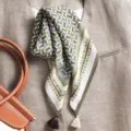 Sciarpa quadrata geometrica verde con nappe per donne, accessorio elegante. - Fazzoletto / Verde Smeraldo Chiaro