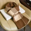Écharpe tricotée d'hiver pour homme marron, cache-cou chaud en mélange de laine à carreaux. - Carreaux Café Beige