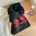 Bufanda de punto degradado negro y rojo, elegante accesorio de cuello cálido para invierno - Negro