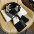 Écharpe en tricot à carreaux chaude d'hiver pour hommes, design classique noir et blanc, texture douce. - Grands Carreaux Noir et Blanc