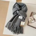 Donkere grijze effen imitatie kasjmier wintersjaal met franjes, warme elegante koppelsjaal. - Grijs