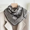 Pañuelo cuadrado pequeño de seda cachemira marrón, pañuelo étnico vintage mujer. - Trébol De La Suerte - Gris Marrón