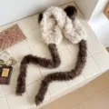 Schmuckvolle winterliche Plüsch Tierohren Ohrenschützer Schal Kombination für Damen. - Beige Kaffee