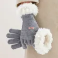 Guantes de invierno grises de punto para mujer con puños de borreguillo sintético blanco. - Talla única / Gris claro