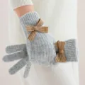 Gants d'hiver tricotés gris pour femmes avec nœuds bruns, doublure en peluche douce pour le froid. - Taille unique / Gris clair