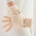 Gants en tricot pelucheux beige pour femmes hiver chaud cinq doigts gants avec joli nœud. - Taille unique / Chair