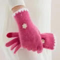 Gants d'hiver duveteux roses en fausse fourrure de lapin tactiles et chauds décorés - Taille unique / Rose rouge