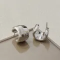 Chunky silver C-shape hoop earrings, minimalist fashion thick metallic statement ear jewelry. - Chunky Polished Streamlined Style (A24-160R) / Silver