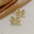 Schicke metallische Schleifen-Ohrstecker, elegantes Gold-Design, zarter Modeschmuck Detail. - 3D Schleife Stil (A24-159G)