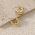 Boucles d'oreilles créoles épaisses dorées en C, bijoux d'oreilles tendance pour femmes. - Style Petit Forme C Épais (A24-106P Petit)
