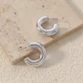 Boucles d'oreilles créoles C argentées épaisses, puces d'oreilles minimalistes modernes femme. - Style Petit Forme C Épais (A24-106R Petit)