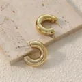 Boucles d'oreilles créoles dorées épaisses pour femmes, bijoux de mode chic en métal style. - Style Moyen Forme C Épais (A24-106P Moyen)