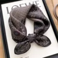 Pañuelo cuadrado pequeño de seda de morera paisley retro elegante pañuelo para cuello diario - Cuadrícula de Greca China
