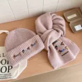 Conjunto de gorro y bufanda de punto rosa con bordado de perro salchicha, moda de invierno. - Rosa