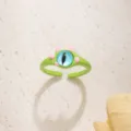 Anello aperto mostriciattolo verde carino con pietra occhio di gatto blu stile dopamina. - Piccolo Mostro Verde (D23-138)