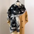 Zwarte en witte zwaluwpatroon imitatie kasjmier sjaal, dikke warme franje omslagdoek. - Zwart en Beige