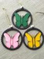 Detail de suspension papillon en bois peint decoration pascale et pendentif en bois pour la maison. - Style C