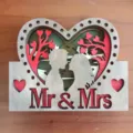 Décoration de Table de Couple de Mariage de Saint-Valentin 3D en Bois Arbre Creux Cadeau - Style M et Mme