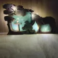 Adorno de luz nocturna tallado multicapa de madera 3D con cruz y caballo para decoración. - Estilo Soldado con Luz