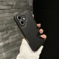 Primer plano detallado de la funda de teléfono de cuero negro con textura y protección. - Compatible con iPhone 17 Pro Max / Negro