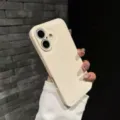 Primer plano de funda de cuero beige con fina textura de lichi y recortes precisos. - Compatible con iPhone 17 Pro Max / Blanco