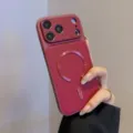 Primo piano dettagliato della custodia per telefono in pelle rossa MagSafe e anello. - Rosso anfora