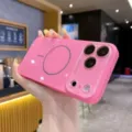 Vista detallada de funda magnética rosa con anillo MagSafe y protección de cámara. - Rosa Rocio