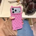 Funda de teléfono strass oreja gato lunares rosa vista detalle con marco de cámara. - iPhone 12 Pro / Lunares Rosa Rojo