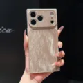Coque de téléphone carrée texture plume détail, grand design de fenêtre caméra, étui couleur or. - Marron