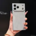 Coque de téléphone carrée texturée effet plume pour iPhone, grand design de fenêtre, protection. - Argent / iPhone17