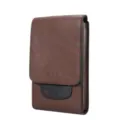 Vue détaillée d'étui de téléphone en cuir marron, sac de taille universel avec rabat pratique. - M / Marron