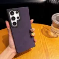 Funda de teléfono de cuero ante morado oscuro para Samsung S24 Ultra, estilo retro de negocios. - Galaxy S25 / Púrpura